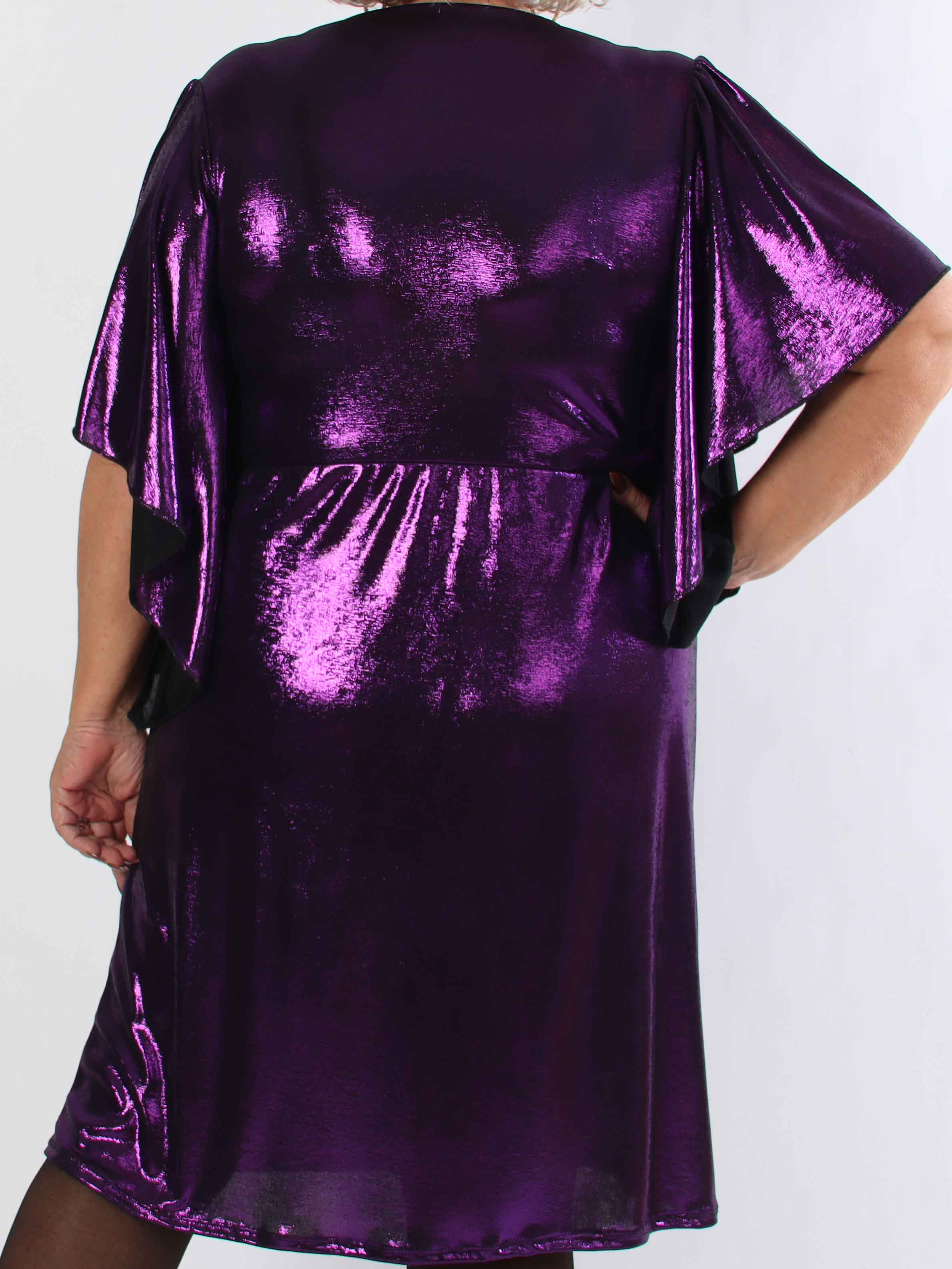 Safi - Elegant plus size klänning i glansigt material med söta ärmar